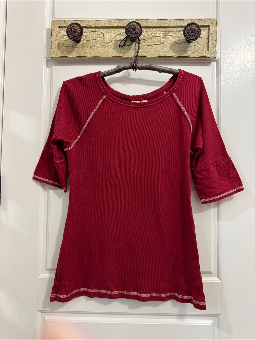 SO Women's Red Short-Sleeve Ribbed Tee